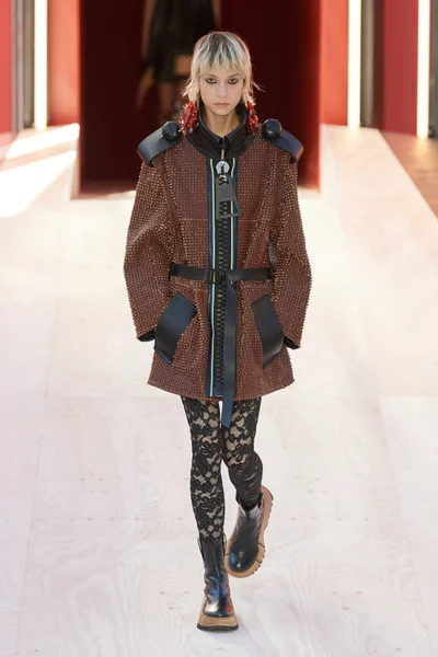 Look 32